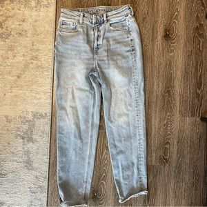 MOVING SALE American eagle straight mom jeans